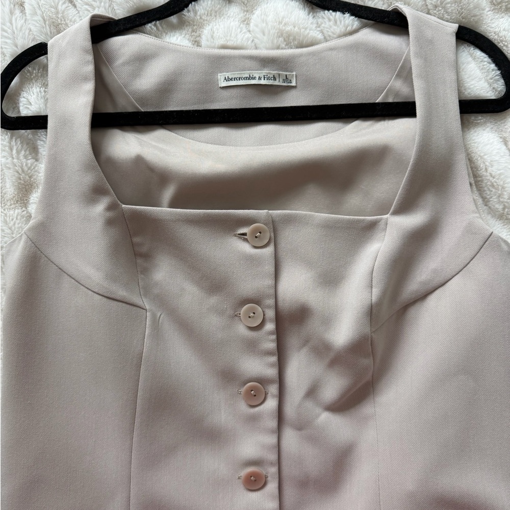 Abercrombie & Fitch Pale Blush Button-Front Sleeveless Shell